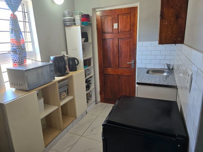 Cozy two bedroom starter home - Photo 7