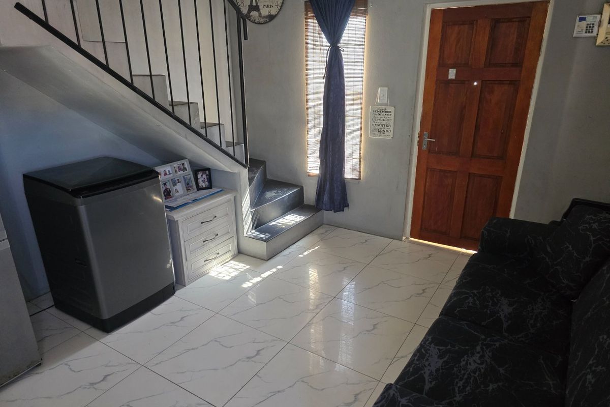 Cozy two bedroom starter home - Photo 3