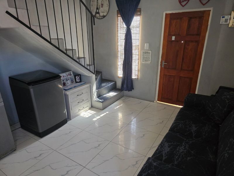 Cozy two bedroom starter home - Photo 3