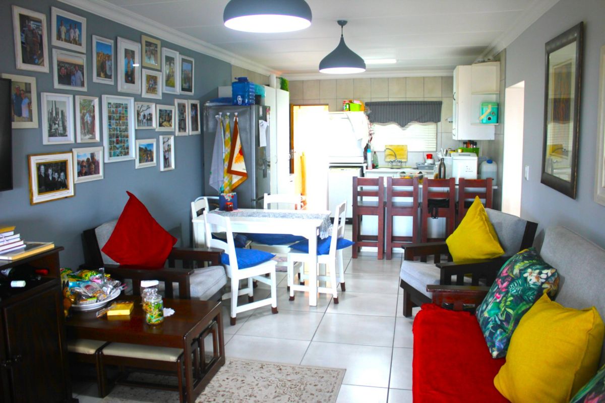 STUNNING 3 BEDROOM FLAT IN HARTENBOS WITH OCEAN VIEWS. - Photo 4