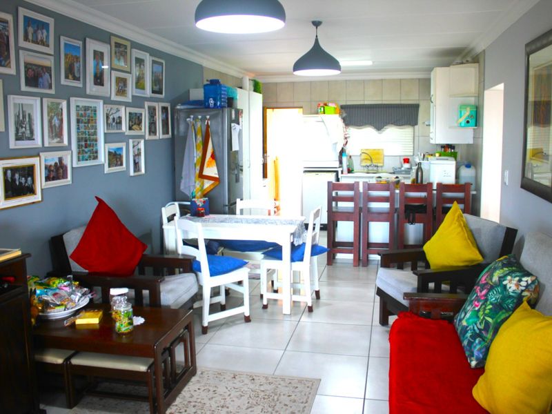 STUNNING 3 BEDROOM FLAT IN HARTENBOS WITH OCEAN VIEWS. - Photo 4