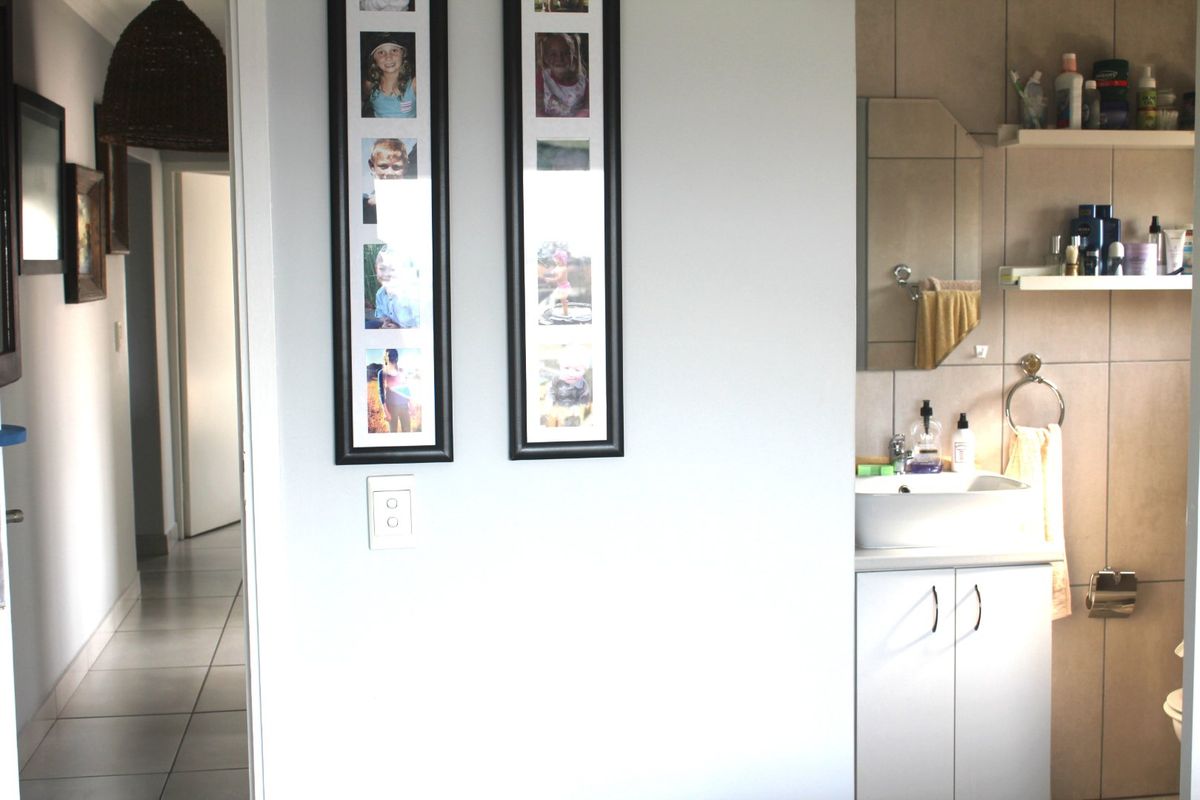 STUNNING 3 BEDROOM FLAT IN HARTENBOS WITH OCEAN VIEWS. - Photo 5