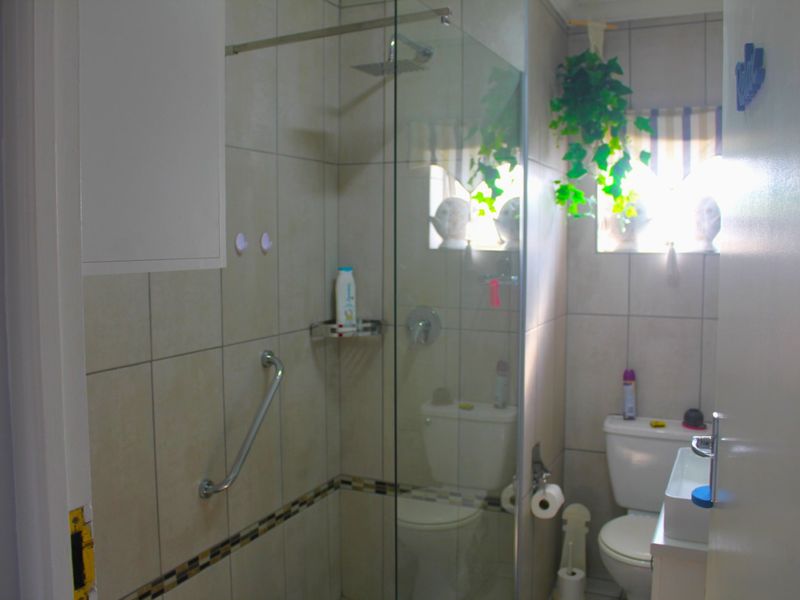 STUNNING 3 BEDROOM FLAT IN HARTENBOS WITH OCEAN VIEWS. - Photo 9