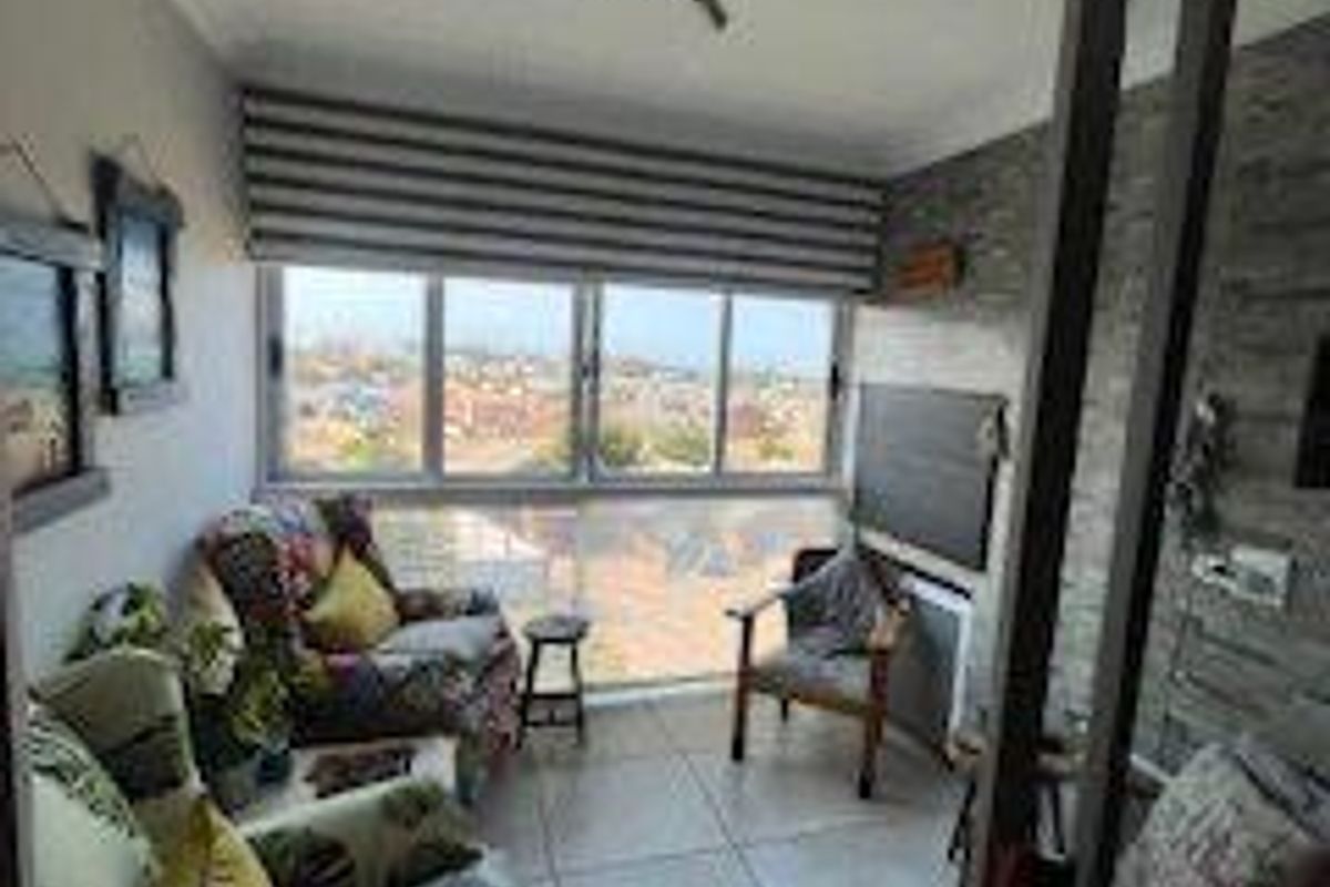STUNNING 3 BEDROOM FLAT IN HARTENBOS WITH OCEAN VIEWS. - Photo 2