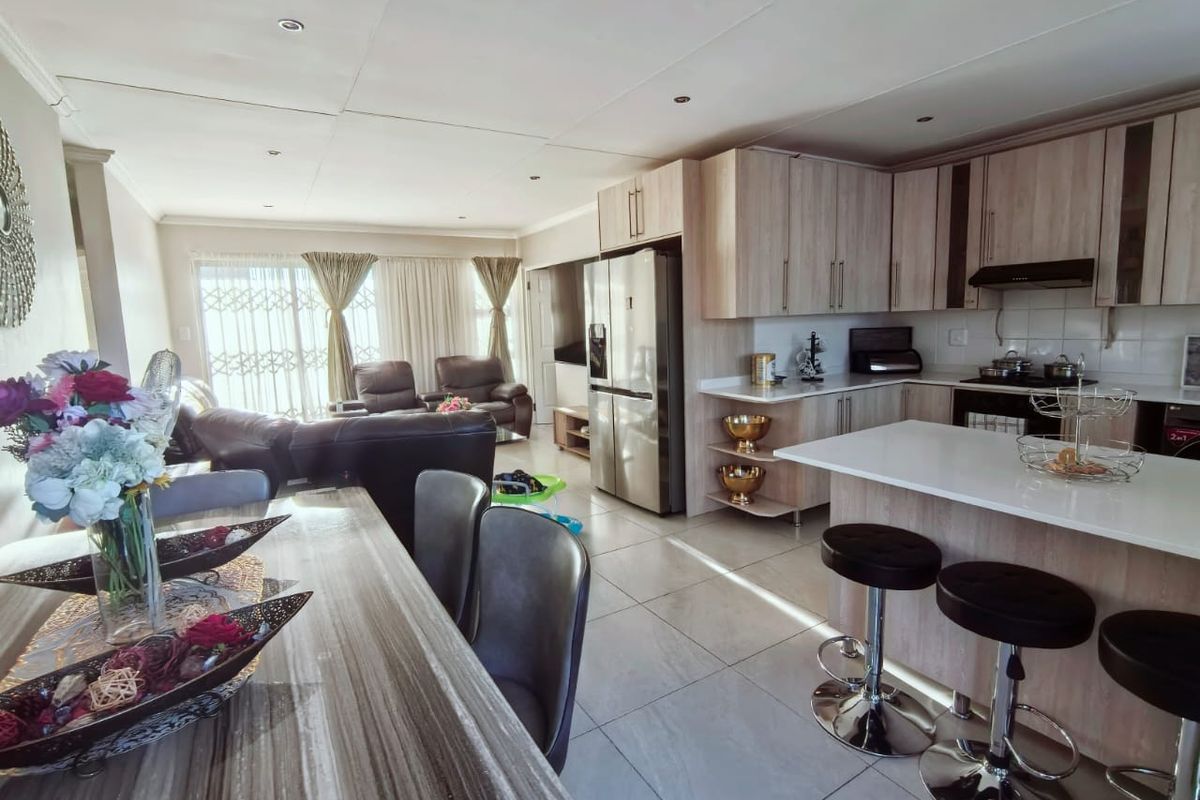 Modern 3 Bedroom home in  New Development - just 5km from the City center  - Photo 4