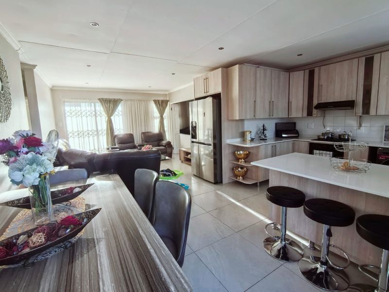 Modern 3 Bedroom home in  New Development - just 5km from the City center  - Photo 4