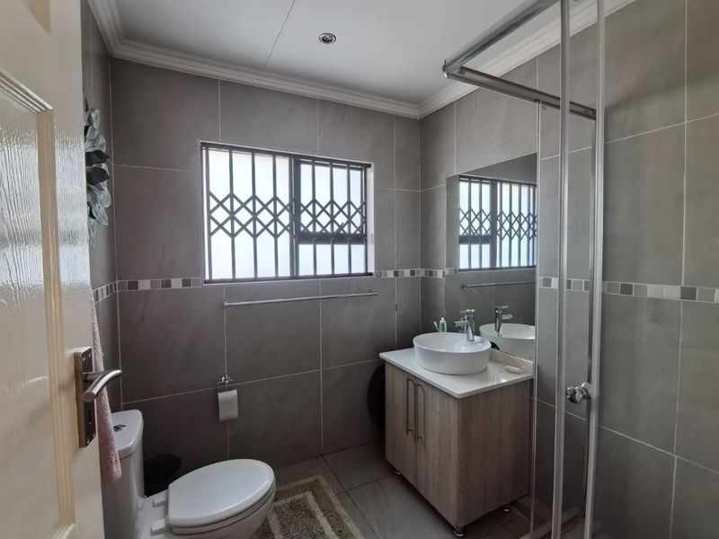 Modern 3 Bedroom home in  New Development - just 5km from the City center  - Photo 9