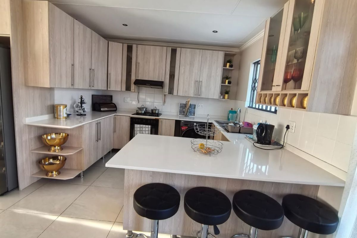Modern 3 Bedroom home in  New Development - just 5km from the City center  - Photo 5