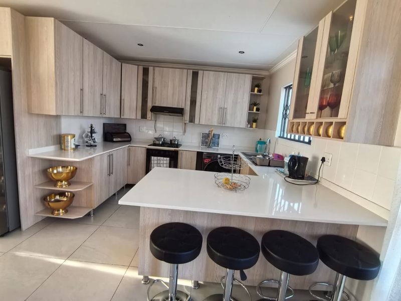 Modern 3 Bedroom home in  New Development - just 5km from the City center  - Photo 5