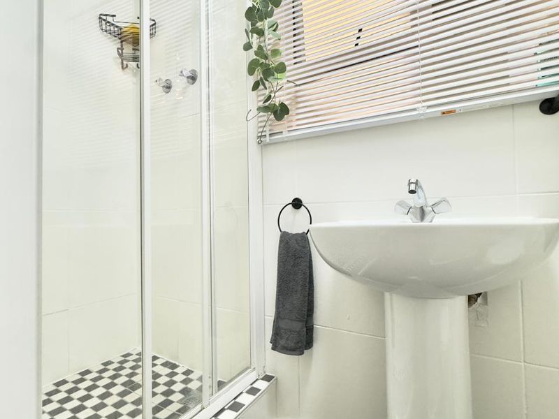 3 Bedroom, 3 bathroom House For Sale in Lentegeur  - Photo 8