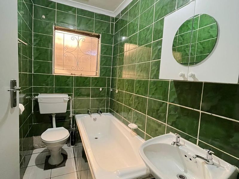 3 Bedroom, 3 bathroom House For Sale in Lentegeur  - Photo 6