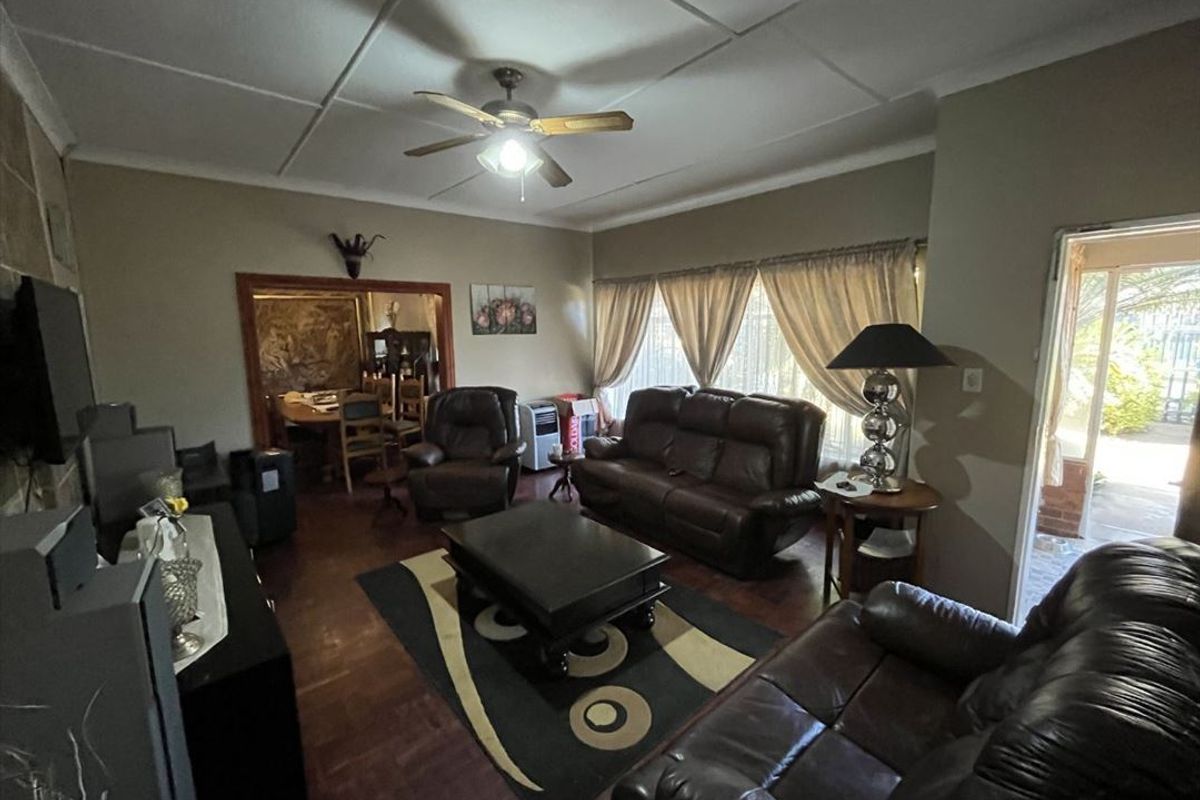 Comfortable Family Home with Generous Living Space - Photo 2