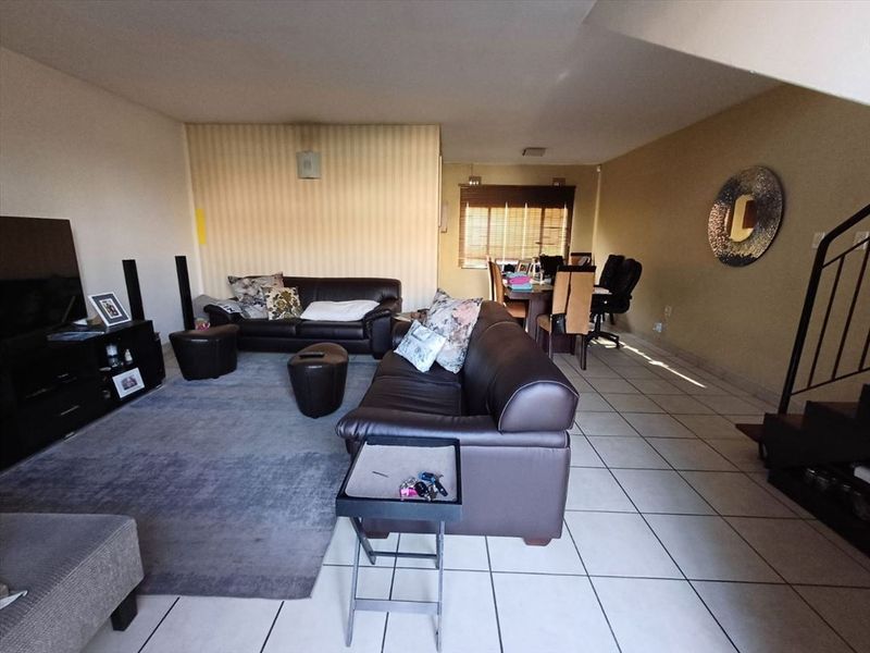 Charming Two-Bedroom Home with Modern Comforts - Photo 2