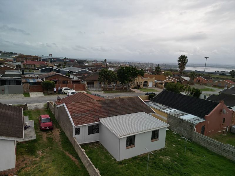 Renovated neat family home in quiet street. - Photo 4