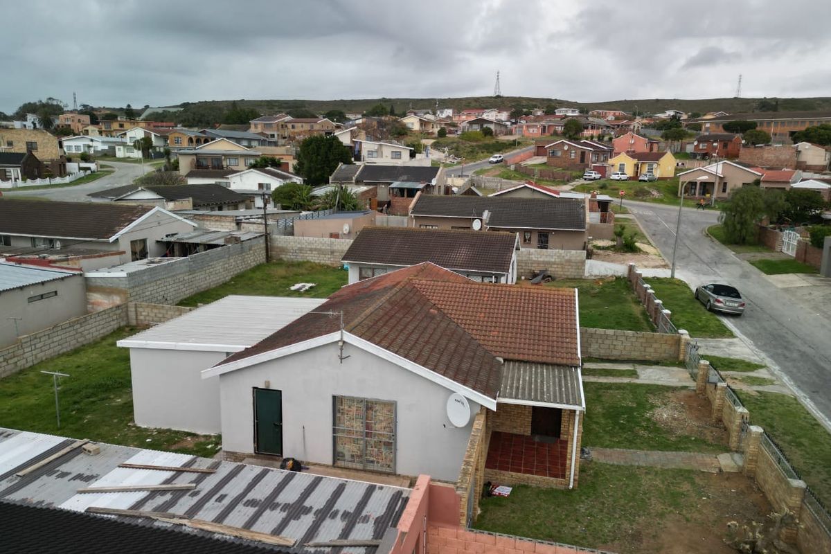 Renovated neat family home in quiet street. - Photo 5