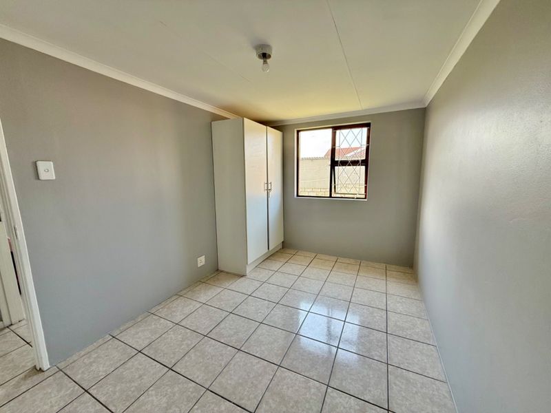 Renovated neat family home in quiet street. - Photo 10