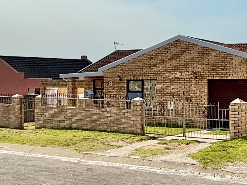 Renovated neat family home in quiet street. - Photo 8