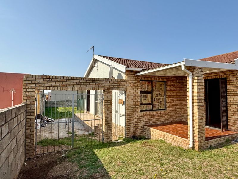 Renovated neat family home in quiet street. - Photo 6