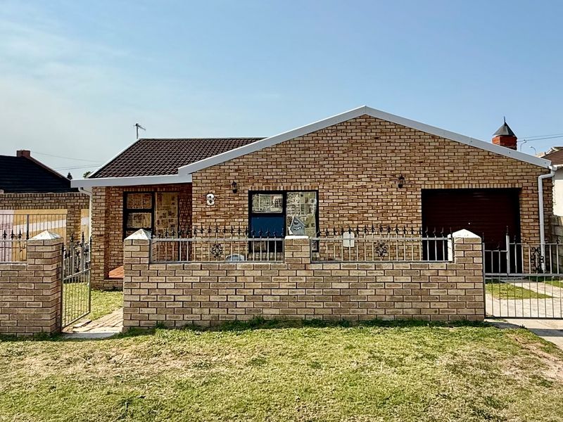 Renovated neat family home in quiet street. - Photo 7