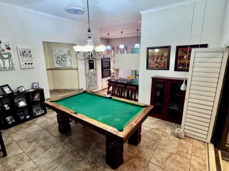 4 Bedroom 2.5 Bathroom house in Uitsig park Eldoraigne. - Photo 10