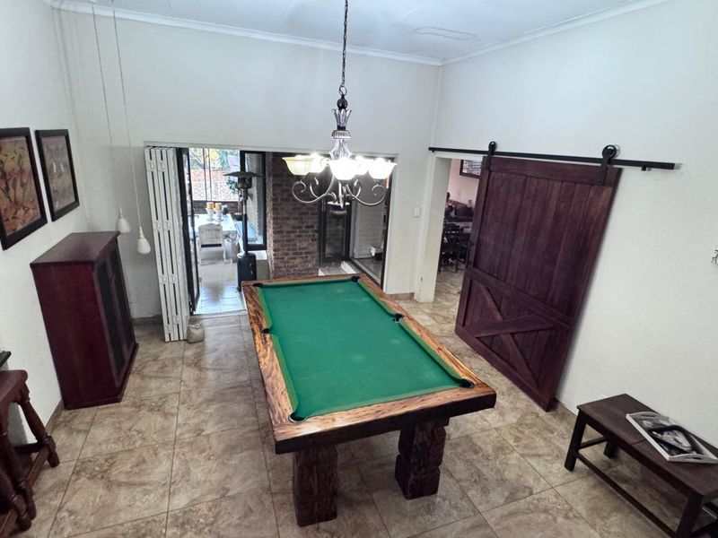 4 Bedroom 2.5 Bathroom house in Uitsig park Eldoraigne. - Photo 9