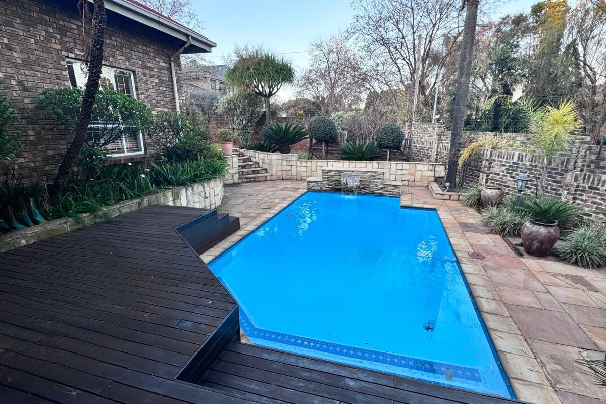 4 Bedroom 2.5 Bathroom house in Uitsig park Eldoraigne. - Photo 5