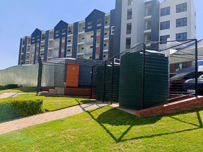 Sophisticated Sectional Title Apartment in an Exclusive New Development To Rent or For Sale - Photo 6