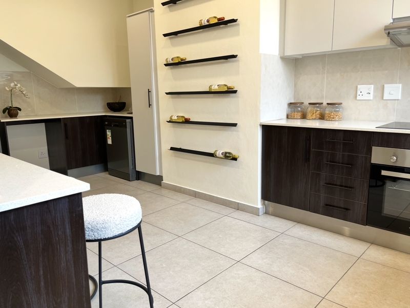 3 Bedroom Garden Duplex For Sale in Greenstone - Photo 7