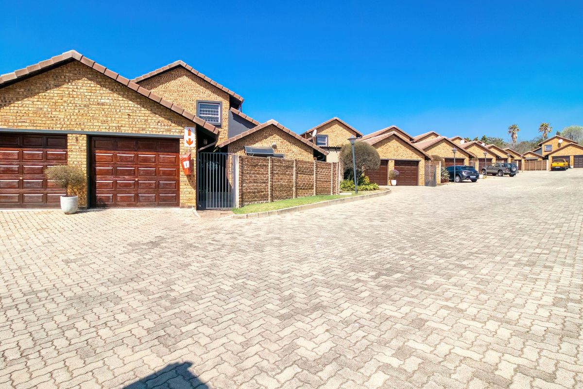 Immaculate Townhouse In Sought After Secure Complex - Photo 3