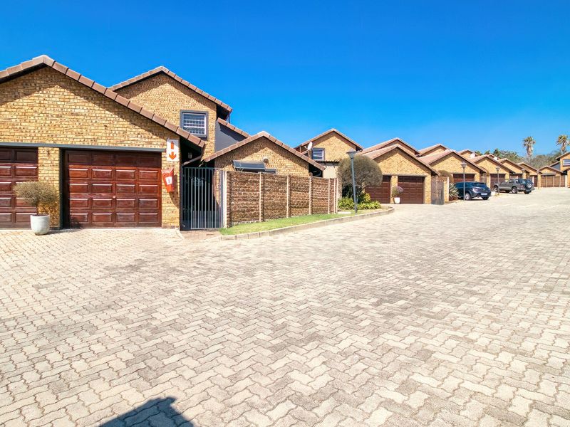 Immaculate Townhouse In Sought After Secure Complex - Photo 3