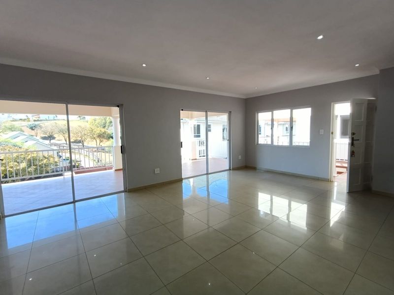 For Sale in Mount Edgecombe, secure 3 bedroom townhouse in a small complex - No transfer duties - Photo 5