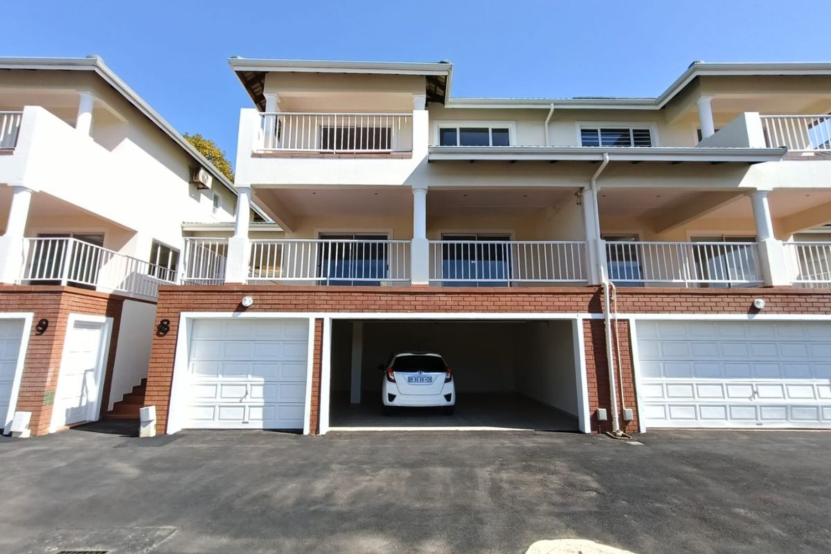 For Sale in Mount Edgecombe, secure 3 bedroom townhouse in a small complex - No transfer duties - Photo 2