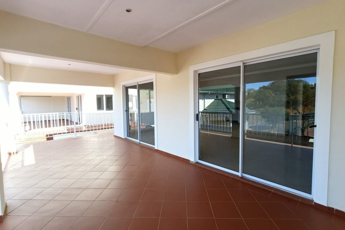For Sale in Mount Edgecombe, secure 3 bedroom townhouse in a small complex - No transfer duties - Photo 3