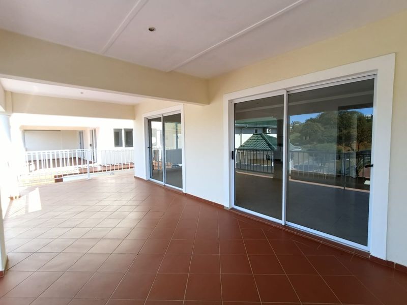 For Sale in Mount Edgecombe, secure 3 bedroom townhouse in a small complex - No transfer duties - Photo 3