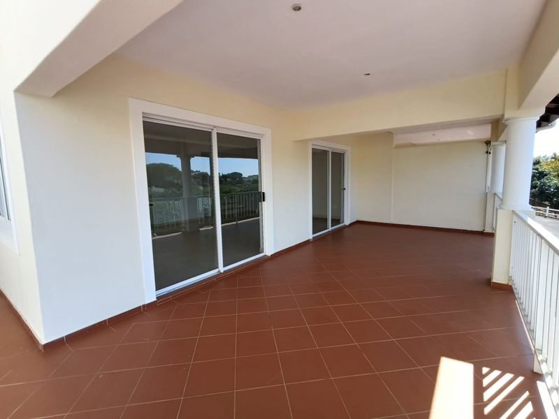 For Sale in Mount Edgecombe, secure 3 bedroom townhouse in a small complex - No transfer duties - Photo 4