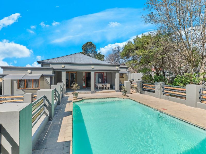 A HOME OF CREATIVITY - DELIGHTFULLY DIFFERENT !! - Photo 4