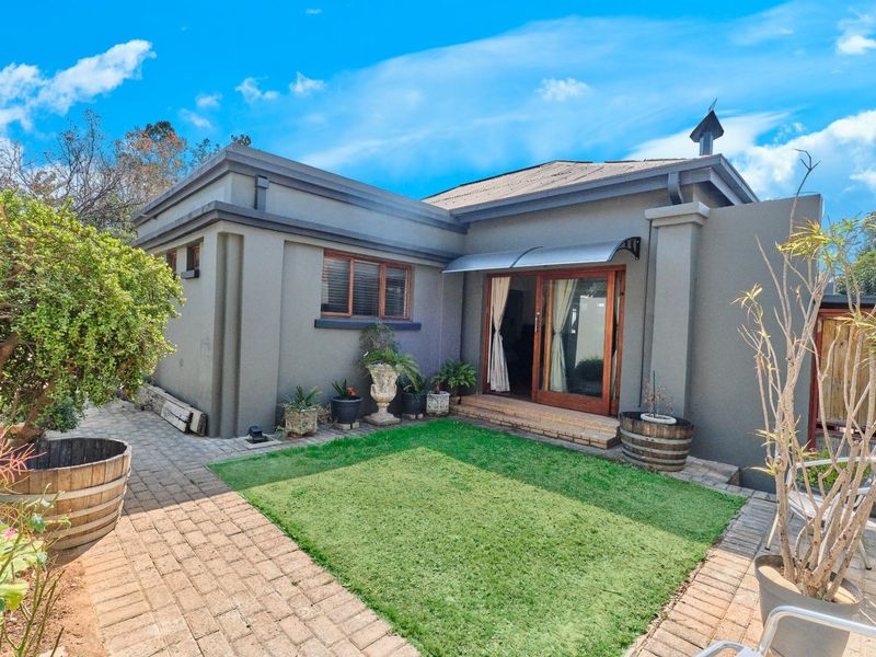 A HOME OF CREATIVITY - DELIGHTFULLY DIFFERENT !! - Photo 10