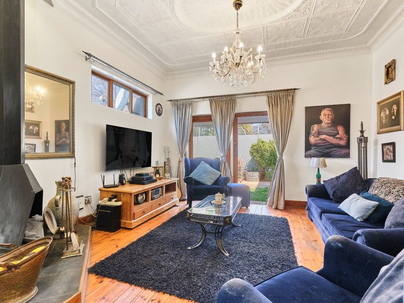 A HOME OF CREATIVITY - DELIGHTFULLY DIFFERENT !! - Photo 7