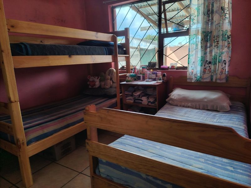 Beautiful Two Bedroom House with Massive Ground  - Photo 5