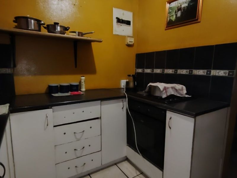 Beautiful Two Bedroom House with Massive Ground  - Photo 10