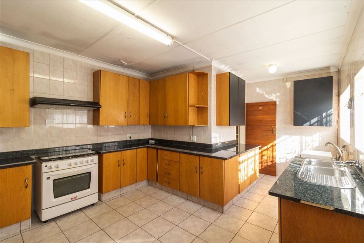 Spacious Four-Bedroom Home with Pool and Entertainment Space - Photo 2