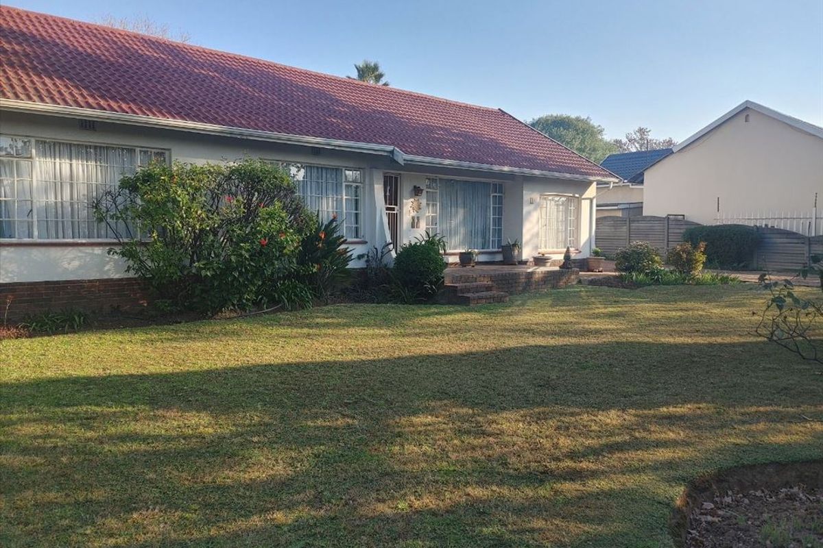 Charming Family Home with Spacious Living Areas and Ample Amenities - Photo 3