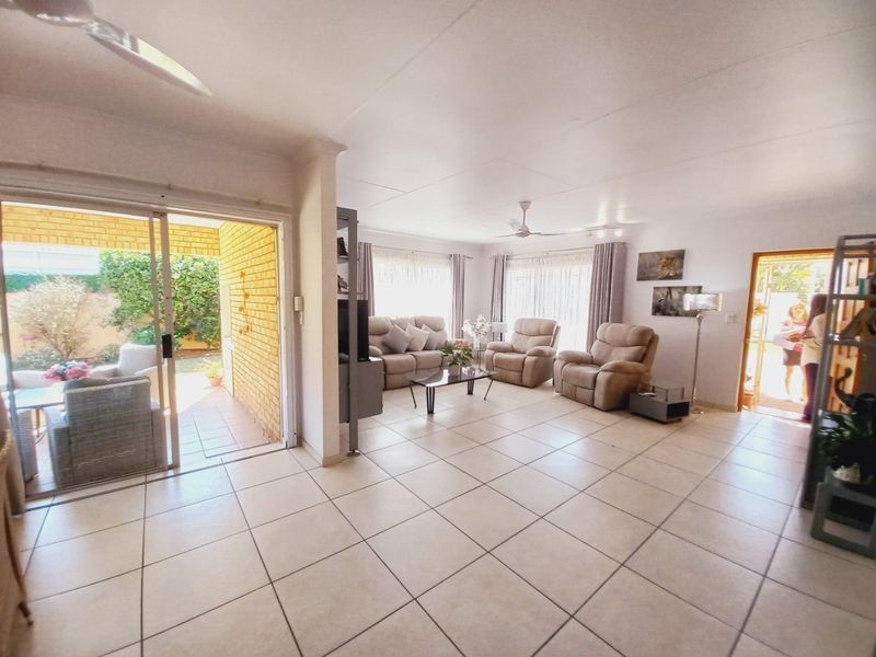 Neat as a Pin Face Brick Simplex Cluster in a Secure Estate in Edenglen - Photo 3