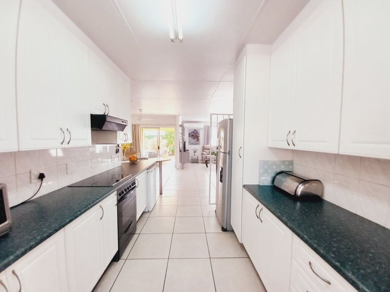 Neat as a Pin Face Brick Simplex Cluster in a Secure Estate in Edenglen - Photo 7