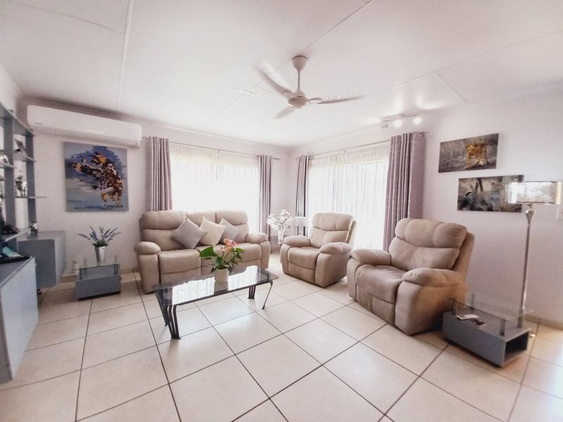 Neat as a Pin Face Brick Simplex Cluster in a Secure Estate in Edenglen - Photo 4