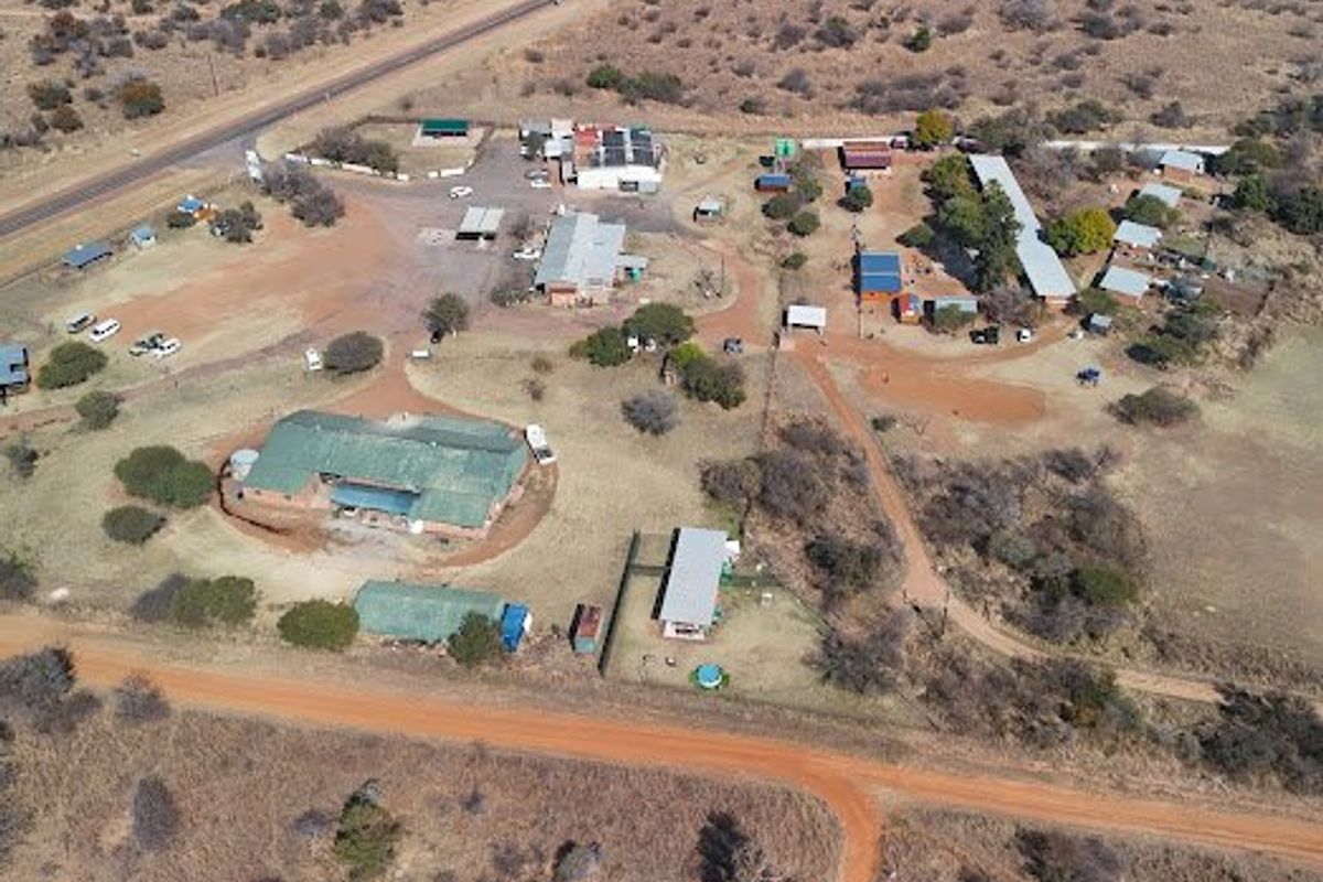 Business and commercial oppertuanity Filling station with shops and liquor license for Sale Dinokeng Big 5 game reserve,  never to be seen again  - Photo 2
