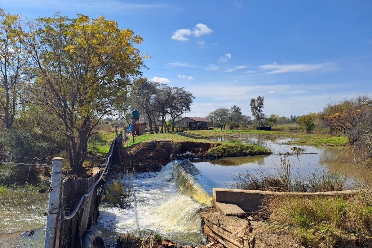 Business and commercial oppertuanity Filling station with shops and liquor license for Sale Dinokeng Big 5 game reserve,  never to be seen again  - Photo 5