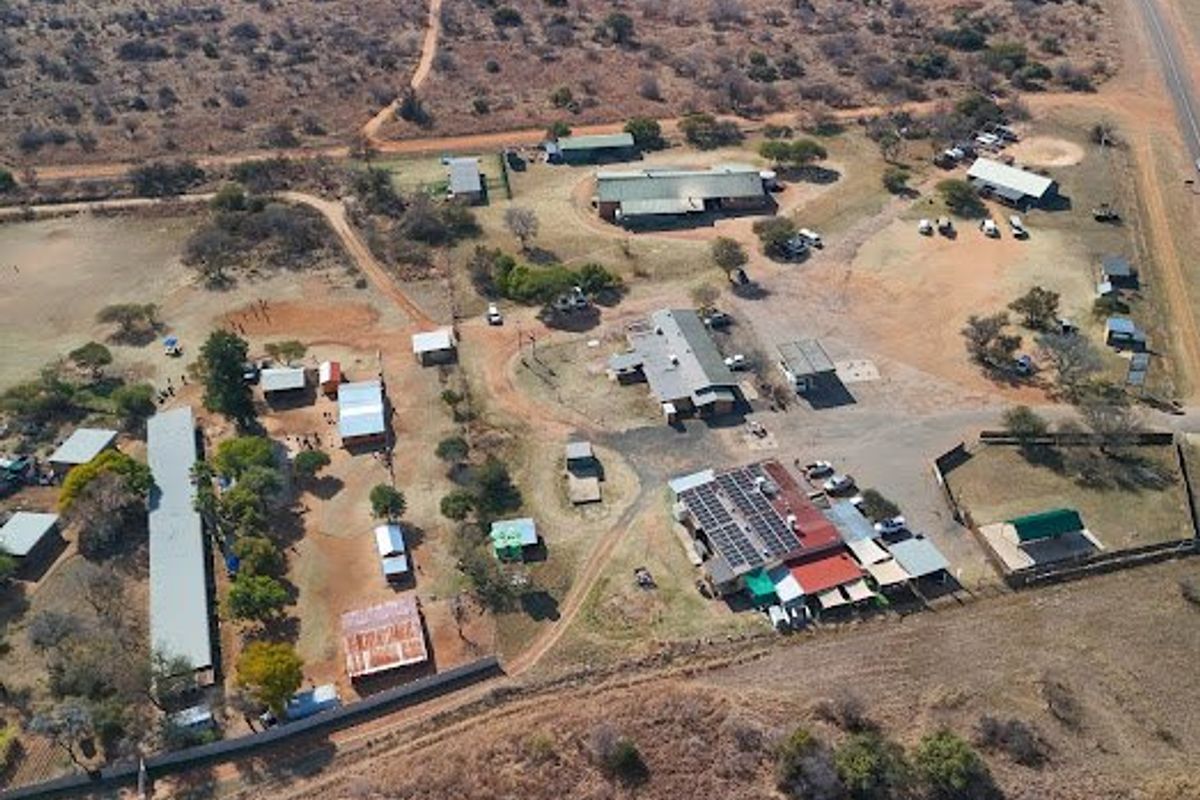 Business and commercial oppertuanity Filling station with shops and liquor license for Sale Dinokeng Big 5 game reserve,  never to be seen again  - Photo 4