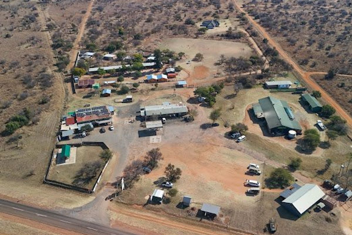 Business and commercial oppertuanity Filling station with shops and liquor license for Sale Dinokeng Big 5 game reserve,  never to be seen again  - Photo 3