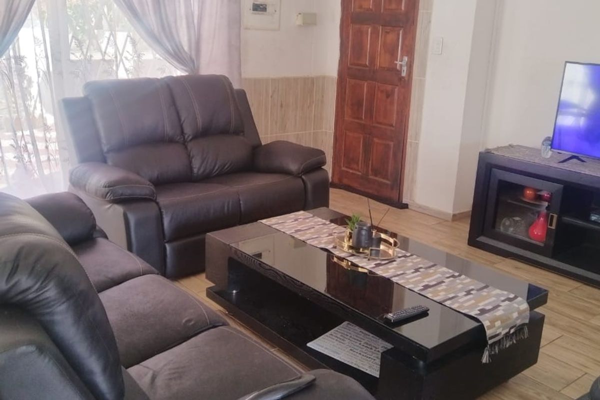 Modern 2 Bedroom Home in a Secure Estate - Photo 5